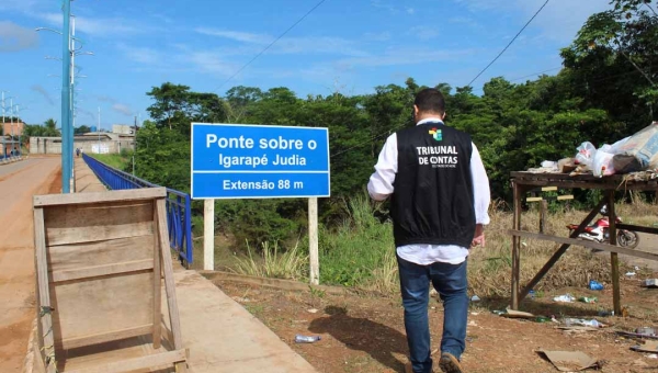 TCE-AC vistoria ponte sobre o Igarapé Judia para avaliar condições estruturais