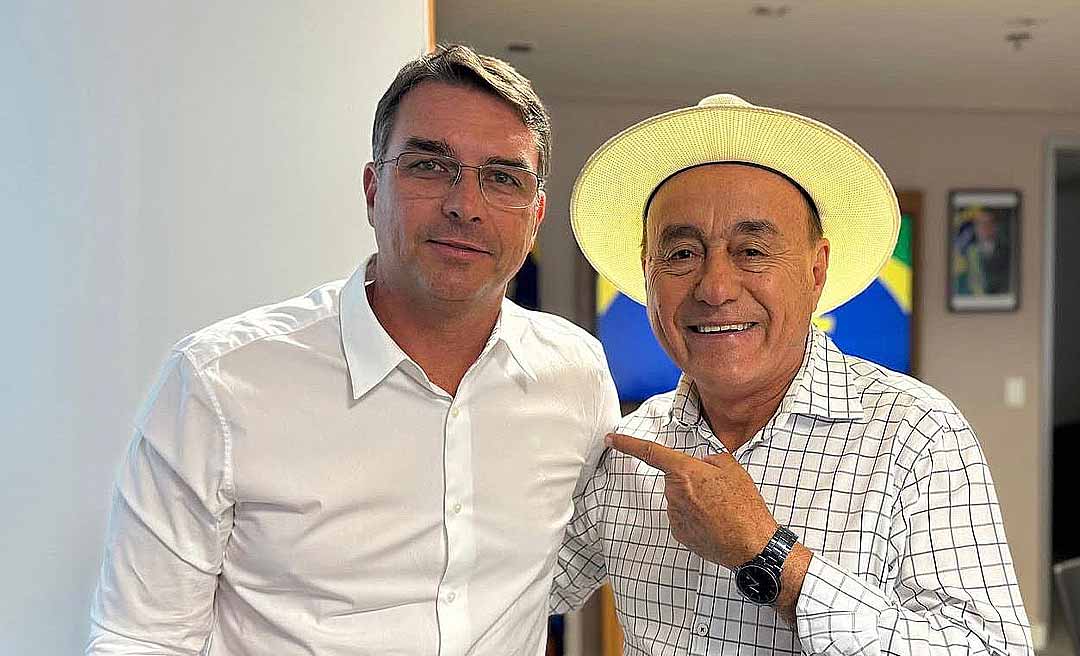Em Brasília discutindo seu futuro partidário, Bocalom publica foto ao lado de Flávio Bolsonaro