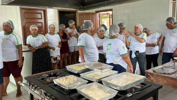 Governo do Acre leva oficinas profissionalizantes à comunidade durante ação do Juntos Pelo Acre