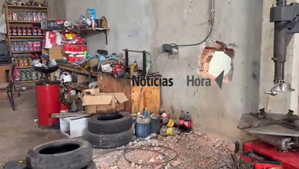 Criminosos invadem farmácia e tentam arrombar caixa eletrônico com maçarico em Rio Branco