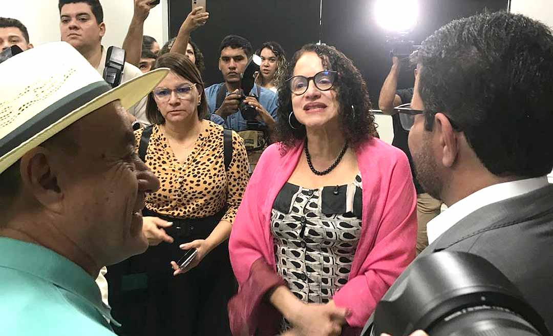 “O próximo passo do Ministério é uma infovia conectando o Acre ao Peru”, diz ministra Luciana Santos