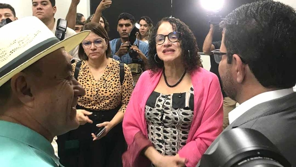 “O próximo passo do Ministério é uma infovia conectando o Acre ao Peru”, diz ministra Luciana Santos
