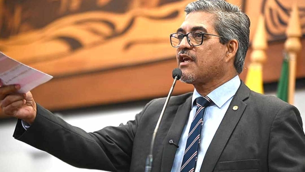 Edvaldo Magalhães denuncia que estudantes de escola de Jordão estão há mais de um ano sem aulas por conta do descaso da Educação