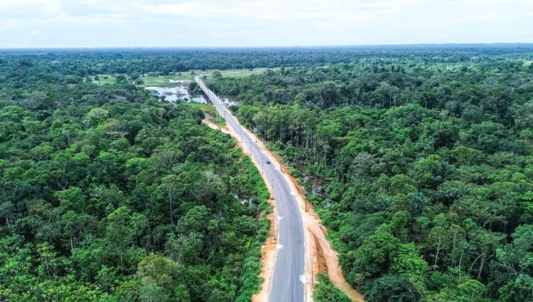 AC-405 é restaurada e fortalece mobilidade, economia e qualidade de vida no Vale do Juruá