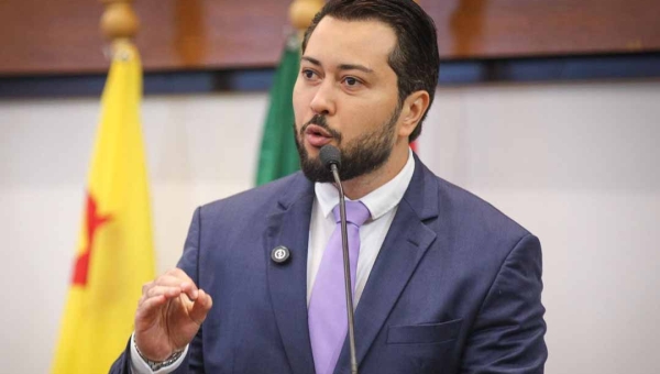 Jarude quer saber informações sobre contrato milionário firmado com construtora para Orla do 15