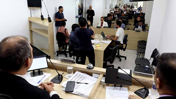 Sob suspeita, Ricco terá que detalhar arrecadação, custos e falta de FGTS a motoristas em audiência na Câmara de Rio Branco