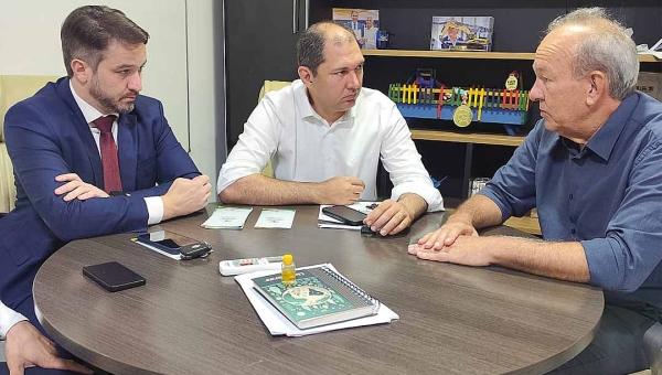 Calixto faz convite oficial ao presidente da Câmara Joabe Lira para o 2º Encontro de Vereadores do Acre