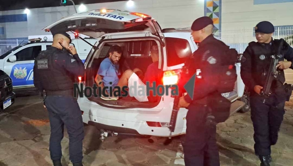 Polícia estoura boca de fumo e prende dupla em flagrante por tráficode drogas no bairro Esperança