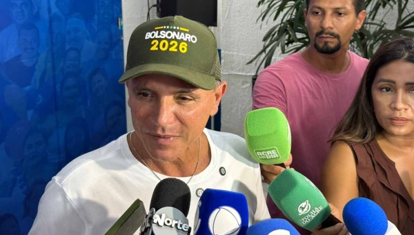 Com boné “Bolsonaro 2026”, Bittar chega ao PP e diz que aliança entre partido de Gladson e PL é a mesma que derrotou a esquerda no Acre