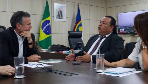 Em Brasília, Paulo Ximenes se reúne com André de Paula para tratar da regularização de pescadores do Acre para recebimento do seguro-defeso