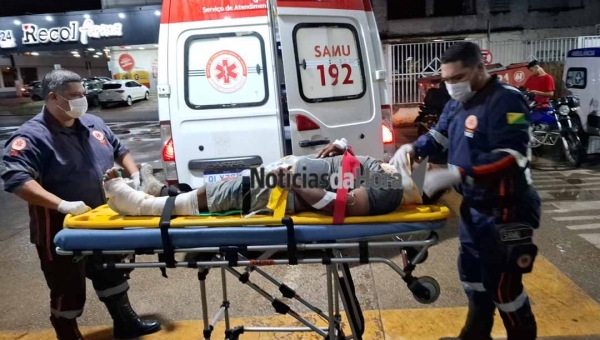 Buraco encoberto pela chuva provoca acidente e deixa motociclista com fratura exposta em Rio Branco