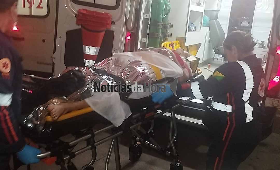 Motocicleta colide com capivara e deixa casal ferido em ramal no interior do Acre