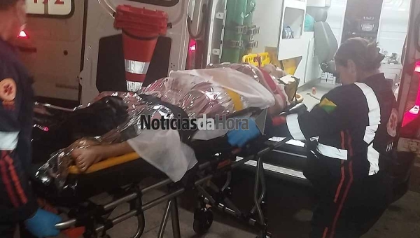 Motocicleta colide com capivara e deixa casal ferido em ramal no interior do Acre