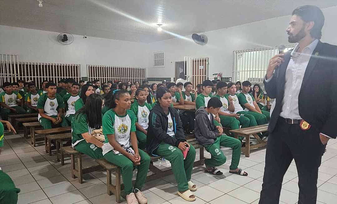 Polícia Civil promove palestra sobre prevenção à violência doméstica para estudantes em Porto Acre