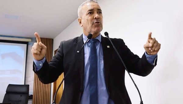 Neném Almeida perde a paciência e expõe ‘omissão’ na Câmara sobre transporte público: "Assinem a merda dessa CPI”