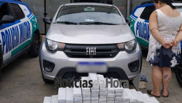 Mulher que morava em Rio Branco, no Acre, é presa com carro carregado de “super maconha” avaliada em R$ 500 mil em Goiânia
