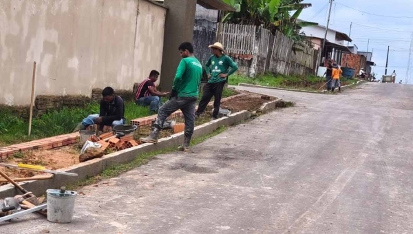 Deracre intensifica obras e ajustes finais para entrega da Rua Pedro Alexandrino, em Feijó