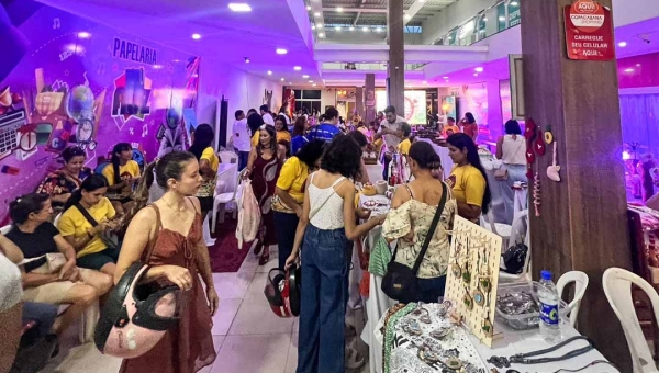Feira de Artesanato da Prefeitura de Cruzeiro do Sul tem desfile como destaque no terceiro dia