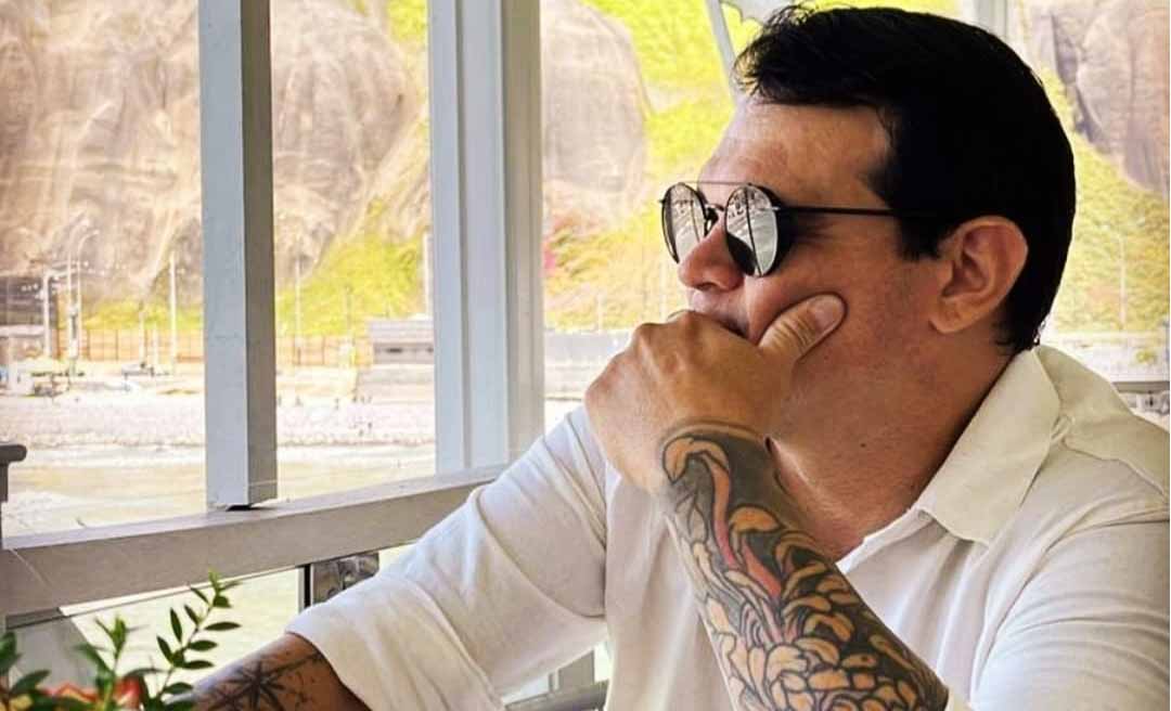 O abraço calculado e a promessa exagerada: o teatro da política em ano eleitoral