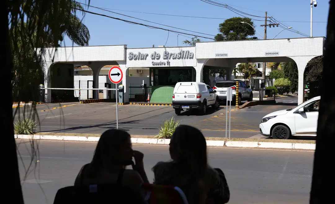 Bolsonaro tem 24h para explicar fala de seu filho Eduardo sobre acesso a vídeo