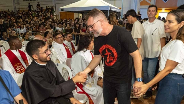 Alysson Bestene destaca fé e pede sabedoria ao assumir Prefeitura de Rio Branco durante celebração da Sexta-Feira Santa