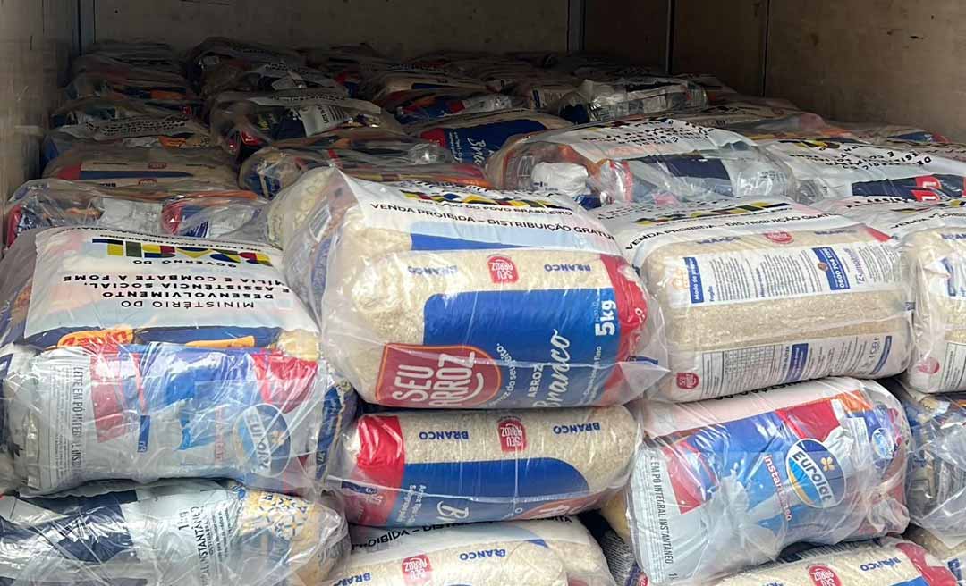 Governo envia cestas básicas e colchões para famílias atingidas pela cheia em Cruzeiro do Sul