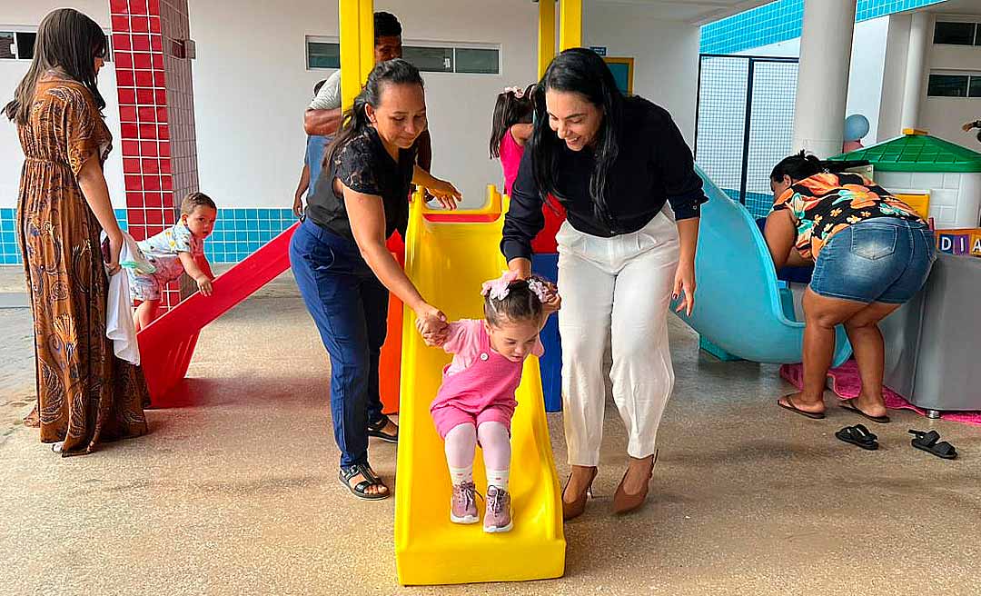 Rosana Gomes dá início ao ano letivo em Senador Guiomard e entrega fardamento