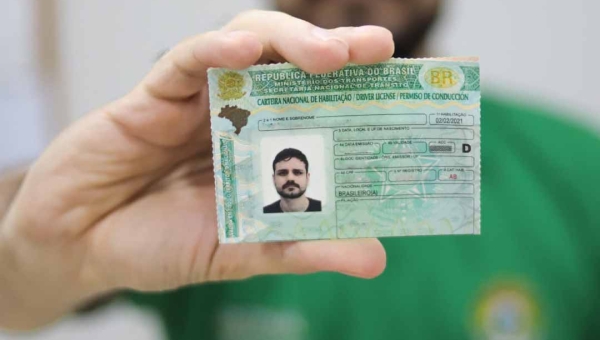 Governo do Acre entrega mais de 800 CNHs sociais e anuncia novas vagas com foco em mulheres vítimas de violência