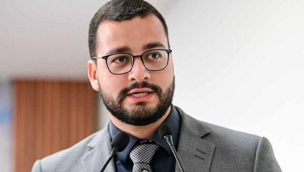 PL de Matheus Paiva garante prioridade em moradia para mães solo de crianças com deficiência na Capital