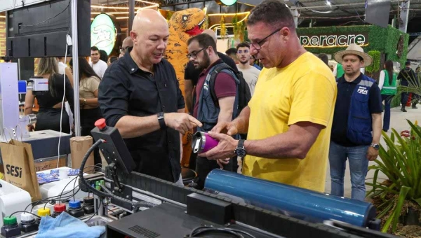 Zé Adriano e setor gráfico alinham estratégias para impulsionar o mercado no Acre