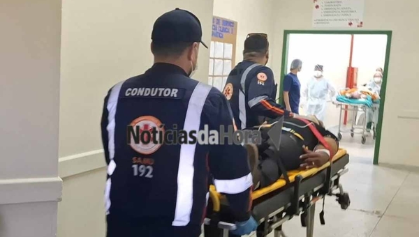 Fio de energia provoca acidente e deixa motociclista de aplicativo ferido em Rio Branco