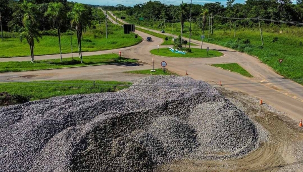 Pacote de R$ 32 milhões: estrada do Aeroporto entra em reconstrução após anos de desgaste na BR-364