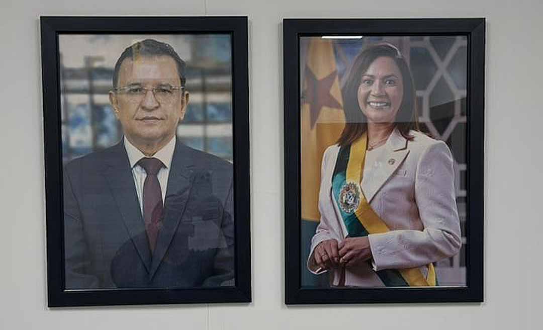 Mudança no poder: imagem de Gladson Cameli é retirada e substituída por Mailza Assis nas repartições públicas do Acre