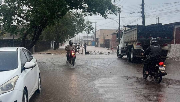 Chuva intensa castiga Rio Branco e provoca transtornos na Baixada da Sobral