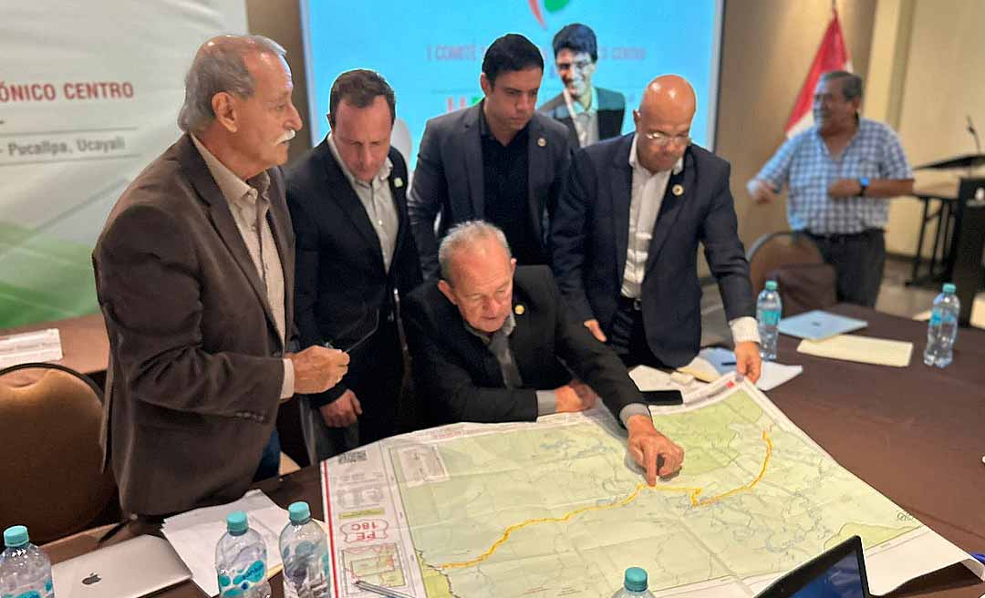 Integração rodoviária entre Brasil e Peru avança em debate com autoridades de Pucallpa