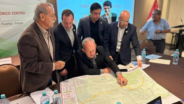 Integração rodoviária entre Brasil e Peru avança em debate com autoridades de Pucallpa