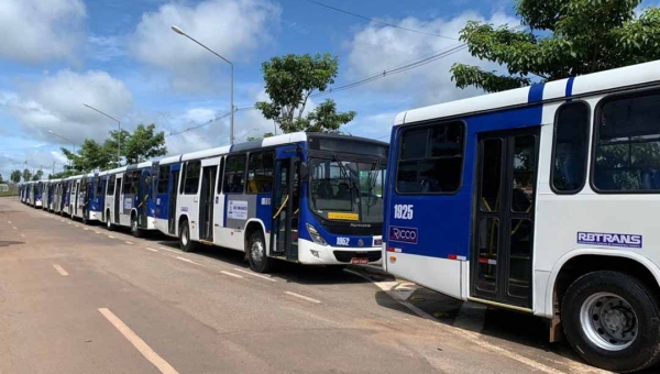 Ricco Transportes paga motoristas um dia após 100% da frota parar em Rio Branco
