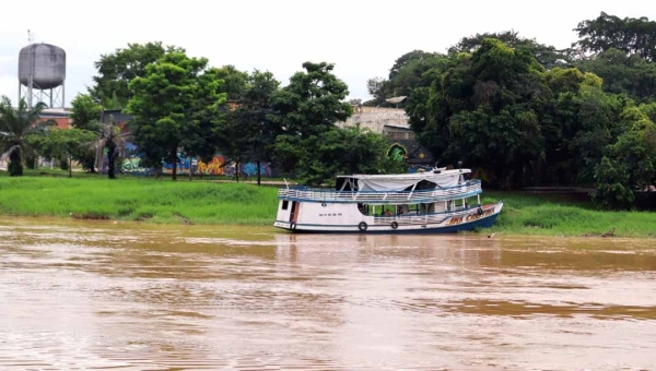 Nível do Rio Acre sobe em Rio Branco, mas permanece abaixo da cota de alerta