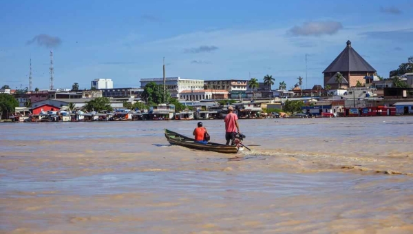 Rio Juruá volta a subir e Prefeitura de Cruzeiro do Sul intensifica monitoramento e ações de assistência