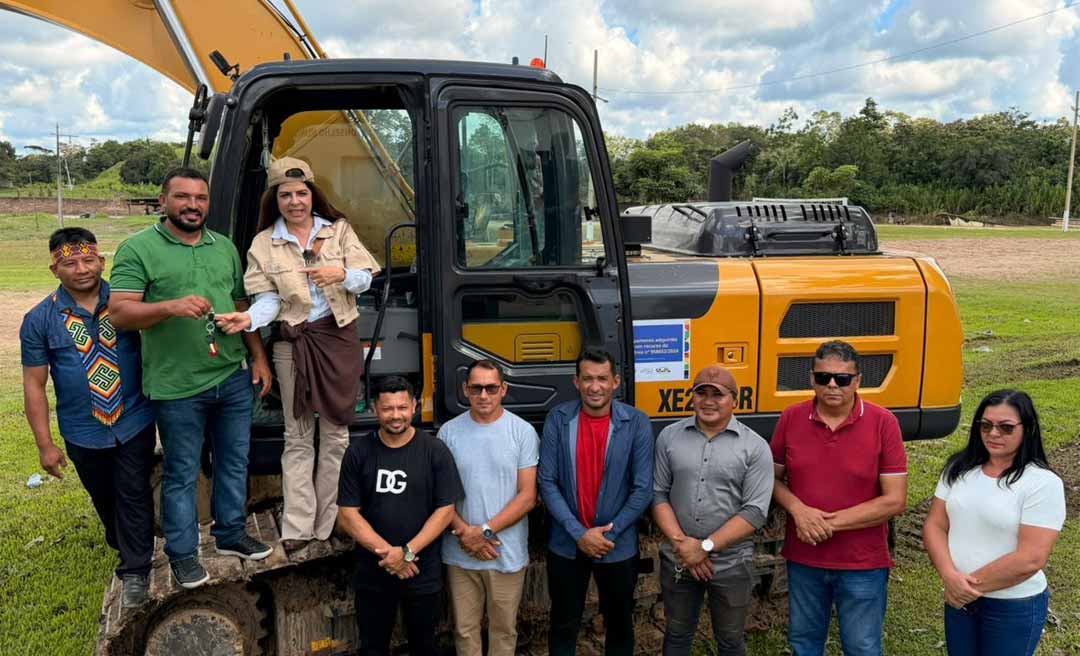 Antônia Lúcia entrega quase R$ 1 milhão em equipamentos e reforça apoio ao Jordão