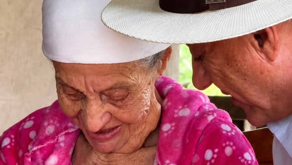 “Isso não é sobre política, é sobre conexão, respeito e memória”, diz Bocalom ao reencontrar amiga em Brasiléia