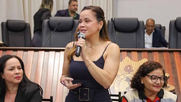 Michelle Melo defende investimentos no turismo e valorização da cultura acreana durante audiência pública na Aleac