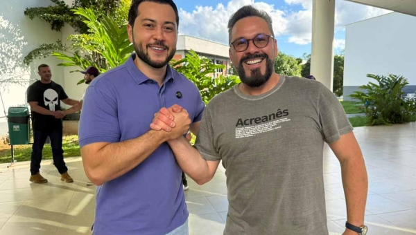 Em evento com Jarude, Alan Rick cita nomes cotados para vice e diz que anúncio será “pertinho das convenções”