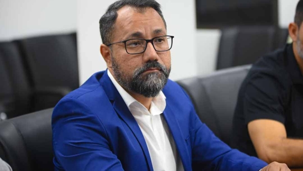 Apoiador de Alan Rick declarado, prefeito de Feijó Railson Ferreira e grupo de vereadores ‘clamam’ por reunião com Mailza