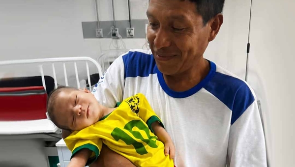 Bebê que perdeu a mãe no Into de Rio Branco mobiliza corrente solidária nas redes sociais: “Até a meia foi doada"