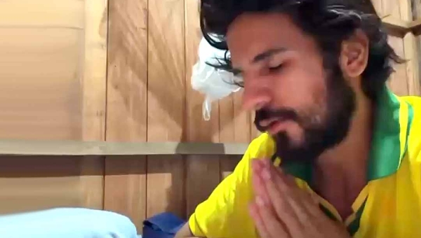 Ex-gay que virou “Jesus” faz oração pedindo convocação de Neymar para Copa do Mundo