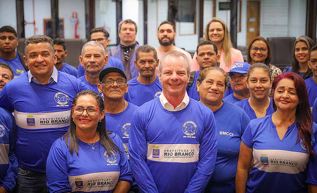 Durante homenagem inédita, Pedro Longo propõe dia estadual dos garis e margaridas