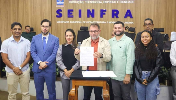 Prefeito Alysson Bestene anuncia o reajuste da bolsa de estágio destinada a estudantes de nível médio e superior