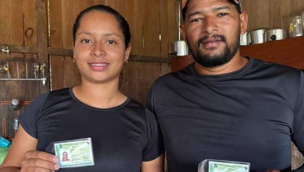 Comunidade ribeirinha no alto rio Macauã, em Sena Madureira, recebe Carteiras de Identidade Nacional gratuitas