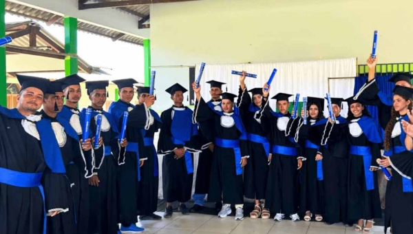 Governo do Acre entrega 94 diplomas e certificados para estudantes do Ieptec, em Rodrigues Alves